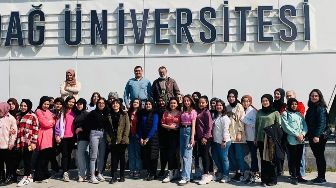 Okulumuz 12.sınıf öğrencileri tanıtım amacıyla Bursa Uludağ Üniversitesi gezisi gerçekleştirmişlerdir. 